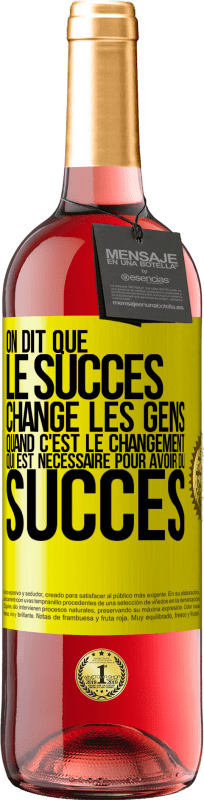 29,95 € | Vin rosé Édition ROSÉ On dit que le succès change les gens quand c'est le changement qui est nécessaire pour avoir du succès Étiquette Jaune. Étiquette personnalisable Vin jeune Récolte 2024 Tempranillo