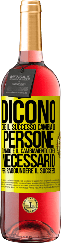 29,95 € Spedizione Gratuita | Vino rosato Edizione ROSÉ Dicono che il successo cambia le persone, quando è il cambiamento che è necessario per raggiungere il successo Etichetta Gialla. Etichetta personalizzabile Vino giovane Raccogliere 2025 Tempranillo