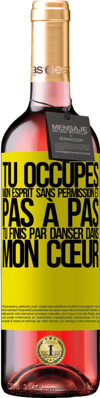 29,95 € Envoi gratuit | Vin rosé Édition ROSÉ Tu occupes mon esprit sans permission et pas à pas, tu finis par danser dans mon cœur Étiquette Jaune. Étiquette personnalisable Vin jeune Récolte 2024 Tempranillo