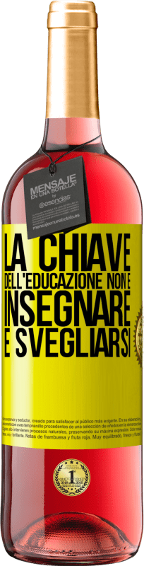 29,95 € Spedizione Gratuita | Vino rosato Edizione ROSÉ La chiave dell'educazione non è insegnare, è svegliarsi Etichetta Gialla. Etichetta personalizzabile Vino giovane Raccogliere 2025 Tempranillo