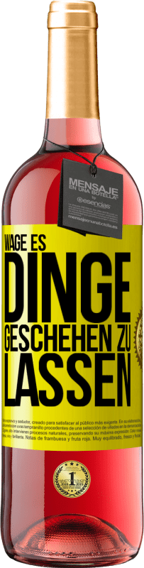 29,95 € | Roséwein ROSÉ Ausgabe Wage es, Dinge geschehen zu lassen Gelbes Etikett. Anpassbares Etikett Junger Wein Ernte 2024 Tempranillo