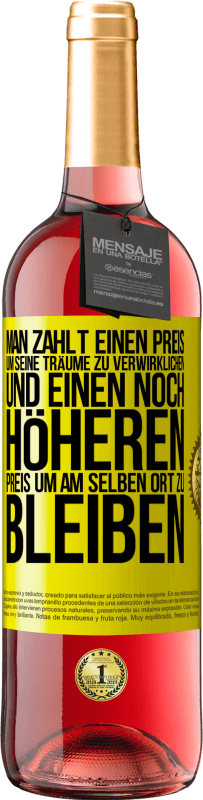 Kostenloser Versand | Roséwein ROSÉ Ausgabe Man zahlt einen Preis, um seine Träume zu verwirklichen und einen noch höheren Preis, um am selben Ort zu bleiben Gelbes Etikett. Anpassbares Etikett Junger Wein Ernte 2023 Tempranillo