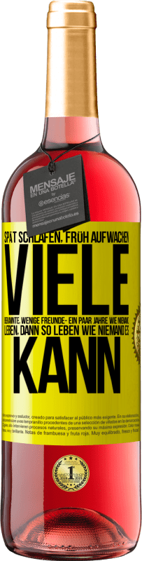 29,95 € | Roséwein ROSÉ Ausgabe Spät schlafen, früh aufwachen. Viele Bekannte, wenige Freunde- Ein paar Jahre wie niemand leben, dann so leben wie niemand es ka Gelbes Etikett. Anpassbares Etikett Junger Wein Ernte 2024 Tempranillo