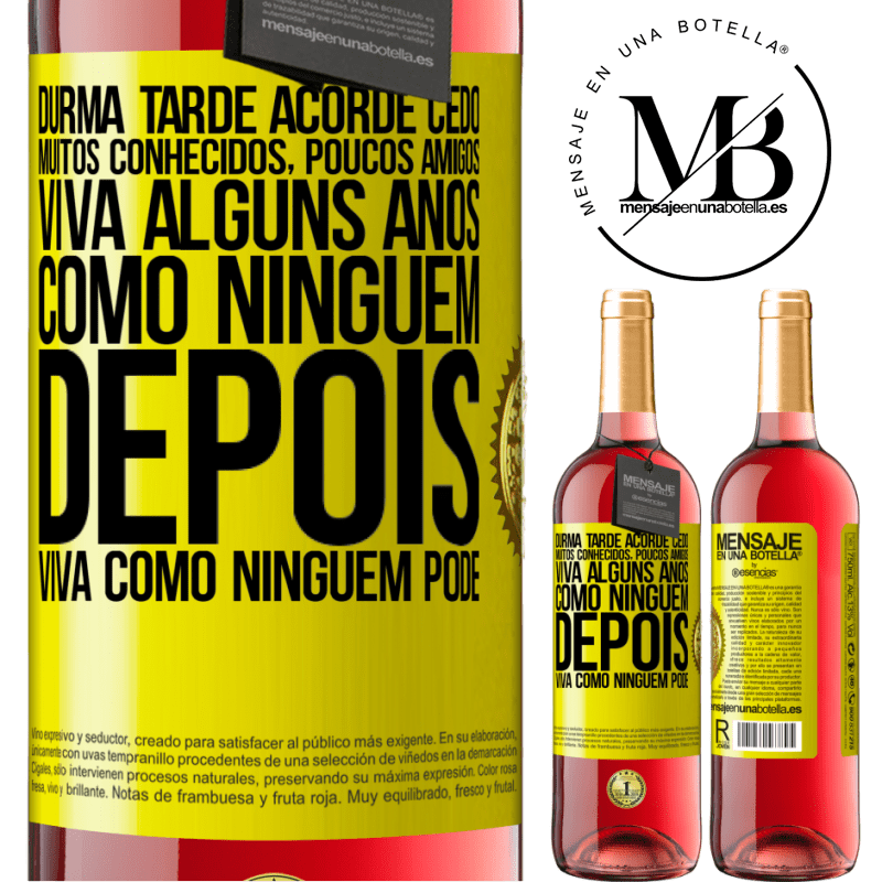 29,95 € Envio grátis | Vinho rosé Edição ROSÉ Durma tarde, acorde cedo. Muitos conhecidos, poucos amigos. Viva alguns anos como ninguém, depois viva como ninguém pode Etiqueta Amarela. Etiqueta personalizável Vinho jovem Colheita 2024 Tempranillo