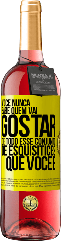 29,95 € | Vinho rosé Edição ROSÉ Você nunca sabe quem vai gostar de todo esse conjunto de esquisitices que você é Etiqueta Amarela. Etiqueta personalizável Vinho jovem Colheita 2024 Tempranillo