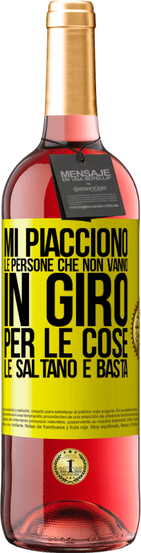 29,95 € Spedizione Gratuita | Vino rosato Edizione ROSÉ Mi piacciono le persone che non vanno in giro per le cose, le saltano e basta Etichetta Gialla. Etichetta personalizzabile Vino giovane Raccogliere 2025 Tempranillo