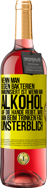 Kostenloser Versand | Roséwein ROSÉ Ausgabe Wenn man gegen Bakterien immunisiert ist wenn man Alkohol auf die Hände reibt, wird man beim Trinken fast unsterblich Gelbes Etikett. Anpassbares Etikett Junger Wein Ernte 2023 Tempranillo