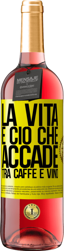 29,95 € Spedizione Gratuita | Vino rosato Edizione ROSÉ La vita è ciò che accade tra caffè e vino Etichetta Gialla. Etichetta personalizzabile Vino giovane Raccogliere 2025 Tempranillo