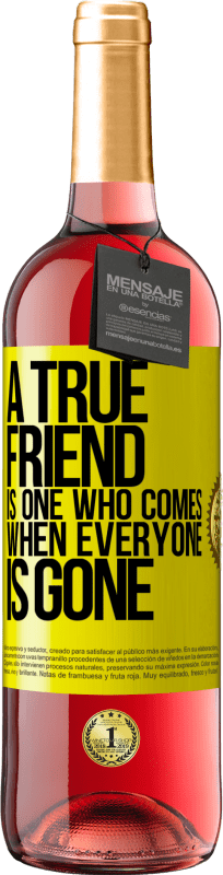 29,95 € Free Shipping | Rosé Wine ROSÉ Edition A true friend is one who comes when everyone is gone Yellow Label. Customizable label Young wine Harvest 2022 Tempranillo
