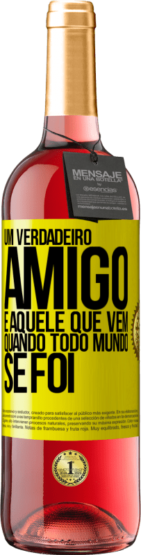 «Um verdadeiro amigo é aquele que vem quando todo mundo se foi» Edição ROSÉ