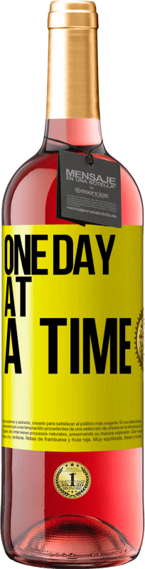 29,95 € | Rosé Wine ROSÉ Edition One day at a time Yellow Label. Customizable label Young wine Harvest 2024 Tempranillo