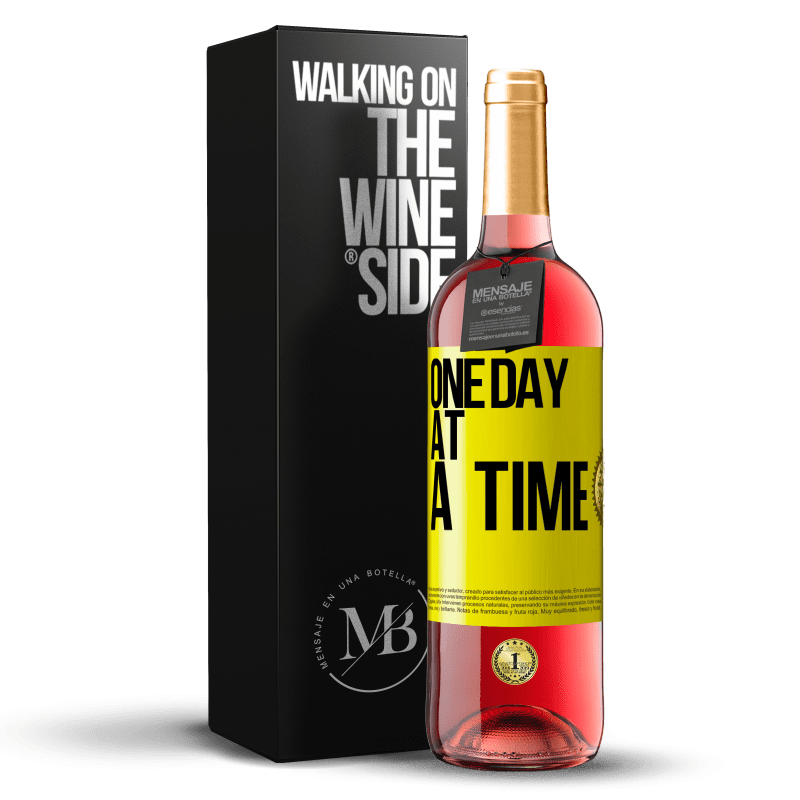 29,95 € Free Shipping | Rosé Wine ROSÉ Edition One day at a time Yellow Label. Customizable label Young wine Harvest 2025 Tempranillo