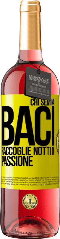 29,95 € Spedizione Gratuita | Vino rosato Edizione ROSÉ Chi semina baci, raccoglie notti di passione Etichetta Gialla. Etichetta personalizzabile Vino giovane Raccogliere 2025 Tempranillo
