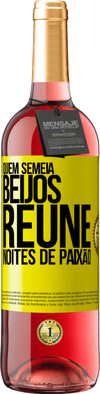 29,95 € Envio grátis | Vinho rosé Edição ROSÉ Quem semeia beijos, reúne noites de paixão Etiqueta Amarela. Etiqueta personalizável Vinho jovem Colheita 2025 Tempranillo