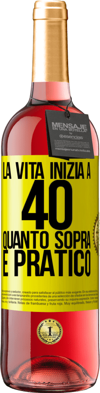 29,95 € Spedizione Gratuita | Vino rosato Edizione ROSÉ La vita inizia a 40 anni. Quanto sopra è pratico Etichetta Gialla. Etichetta personalizzabile Vino giovane Raccogliere 2025 Tempranillo