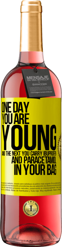29,95 € | Rosé Wine ROSÉ Edition One day you are young and the next you carry ibuprofen and paracetamol in your bag Yellow Label. Customizable label Young wine Harvest 2023 Tempranillo