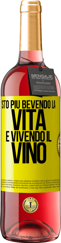 Spedizione Gratuita | Vino rosato Edizione ROSÉ Sto più bevendo la vita e vivendo il vino Etichetta Gialla. Etichetta personalizzabile Vino giovane Raccogliere 2023 Tempranillo