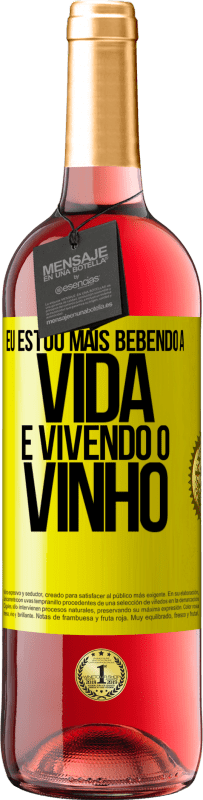 Envio grátis | Vinho rosé Edição ROSÉ Eu estou mais bebendo a vida e vivendo o vinho Etiqueta Amarela. Etiqueta personalizável Vinho jovem Colheita 2023 Tempranillo