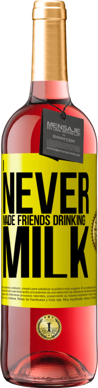 29,95 € | 桃红葡萄酒 ROSÉ版 我从没结交喝牛奶的朋友 黄色标签. 可自定义的标签 青年酒 收成 2023 Tempranillo
