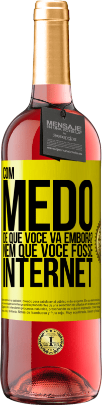 Envio grátis | Vinho rosé Edição ROSÉ Com medo de que você vá embora? Nem que você fosse internet Etiqueta Amarela. Etiqueta personalizável Vinho jovem Colheita 2025 Tempranillo