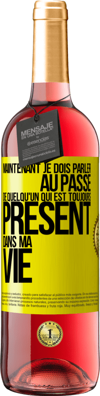 Envoi gratuit | Vin rosé Édition ROSÉ Maintenant je dois parler au passé de quelqu'un qui est toujours présent dans ma vie Étiquette Jaune. Étiquette personnalisable Vin jeune Récolte 2023 Tempranillo