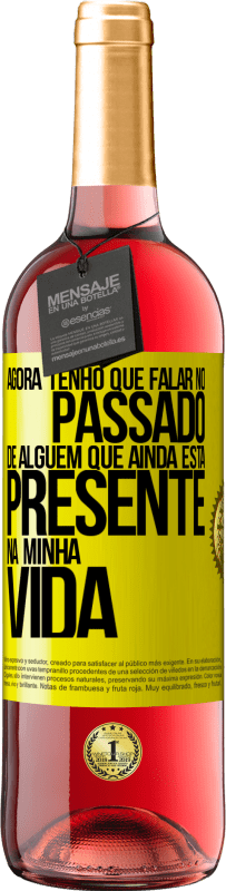 29,95 € | Vinho rosé Edição ROSÉ Agora tenho que falar no passado de alguém que ainda está presente na minha vida Etiqueta Amarela. Etiqueta personalizável Vinho jovem Colheita 2024 Tempranillo