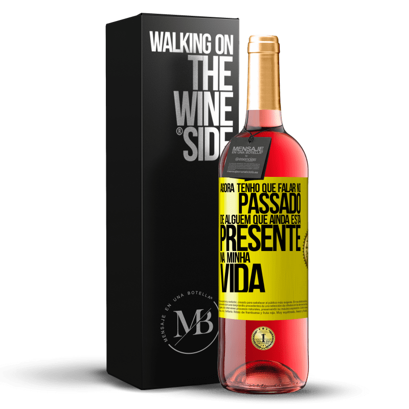 29,95 € Envio grátis | Vinho rosé Edição ROSÉ Agora tenho que falar no passado de alguém que ainda está presente na minha vida Etiqueta Amarela. Etiqueta personalizável Vinho jovem Colheita 2023 Tempranillo