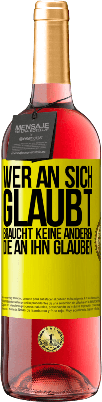 29,95 € | Roséwein ROSÉ Ausgabe Wer an sich glaubt, braucht keine anderen, die an ihn glauben Gelbes Etikett. Anpassbares Etikett Junger Wein Ernte 2024 Tempranillo