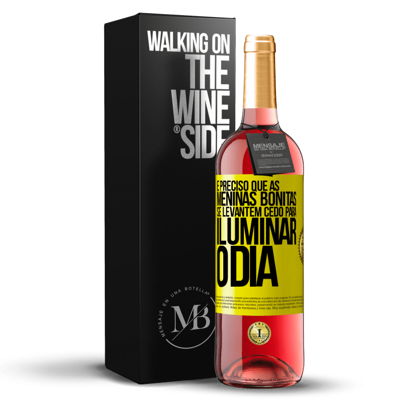 29,95 € Envio grátis | Vinho rosé Edição ROSÉ É preciso que as meninas bonitas se levantem cedo para iluminar o dia Etiqueta Amarela. Etiqueta personalizável Vinho jovem Colheita 2024 Tempranillo