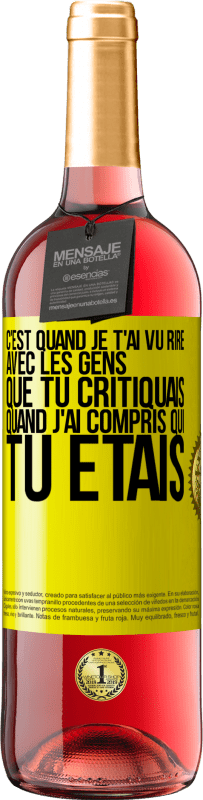 Envoi gratuit | Vin rosé Édition ROSÉ C'est quand je t'ai vu rire avec les gens que tu critiquais, quand j'ai compris qui tu étais Étiquette Jaune. Étiquette personnalisable Vin jeune Récolte 2023 Tempranillo