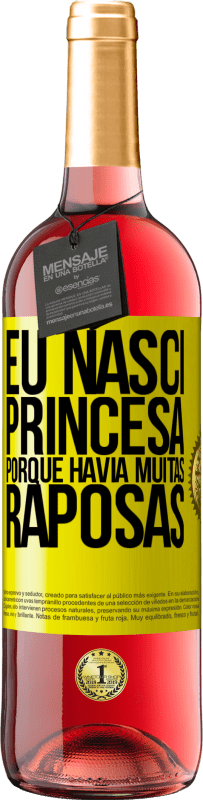 Envio grátis | Vinho rosé Edição ROSÉ Eu nasci princesa porque havia muitas raposas Etiqueta Amarela. Etiqueta personalizável Vinho jovem Colheita 2023 Tempranillo