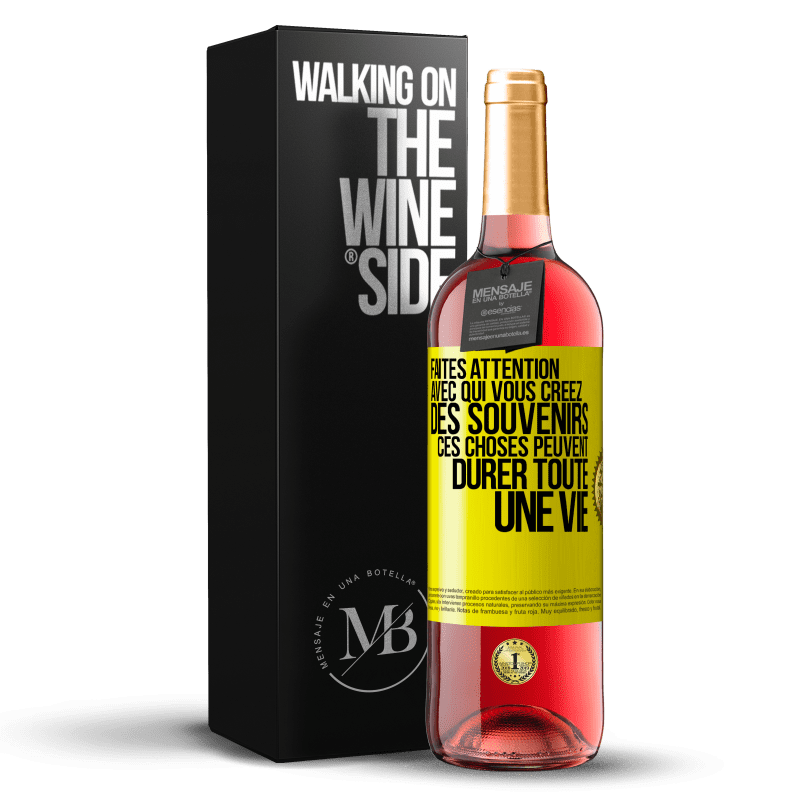 29,95 € Envoi gratuit | Vin rosé Édition ROSÉ Faites attention avec qui vous créez des souvenirs. Ces choses peuvent durer toute une vie Étiquette Jaune. Étiquette personnalisable Vin jeune Récolte 2023 Tempranillo