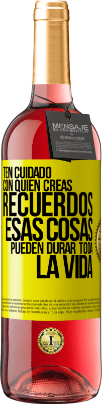 «Ten cuidado con quién creas recuerdos. Esas cosas pueden durar toda la vida» Edición ROSÉ