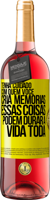 «Tenha cuidado com quem você cria memórias. Essas coisas podem durar a vida toda» Edição ROSÉ