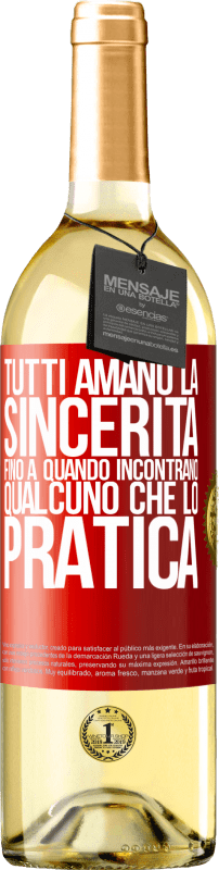 29,95 € | Vino bianco Edizione WHITE Tutti amano la sincerità. Fino a quando incontrano qualcuno che lo pratica Etichetta Rossa. Etichetta personalizzabile Vino giovane Raccogliere 2024 Verdejo