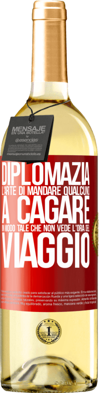 29,95 € Spedizione Gratuita | Vino bianco Edizione WHITE Diplomazia. L'arte di mandare qualcuno a cagare in modo tale che non vede l'ora del viaggio Etichetta Rossa. Etichetta personalizzabile Vino giovane Raccogliere 2025 Verdejo