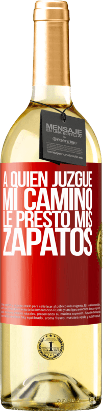 29,95 € Envío gratis | Vino Blanco Edición WHITE A quien juzgue mi camino, le presto mis zapatos Etiqueta Roja. Etiqueta personalizable Vino joven Cosecha 2024 Verdejo