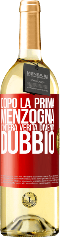 29,95 € Spedizione Gratuita | Vino bianco Edizione WHITE Dopo la prima menzogna, l'intera verità diventa dubbio Etichetta Rossa. Etichetta personalizzabile Vino giovane Raccogliere 2025 Verdejo