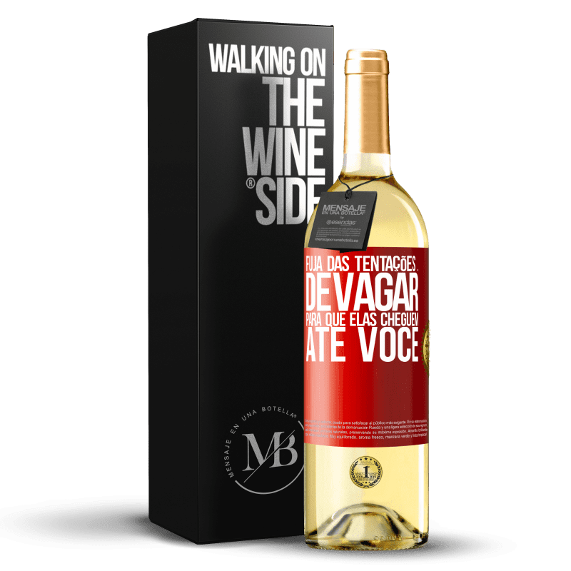 29,95 € Envio grátis | Vinho branco Edição WHITE Fuja das tentações ... devagar, para que elas cheguem até você Etiqueta Vermelha. Etiqueta personalizável Vinho jovem Colheita 2024 Verdejo