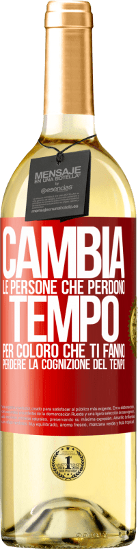 29,95 € | Vino bianco Edizione WHITE Cambia le persone che perdono tempo per coloro che ti fanno perdere la cognizione del tempo Etichetta Rossa. Etichetta personalizzabile Vino giovane Raccogliere 2024 Verdejo