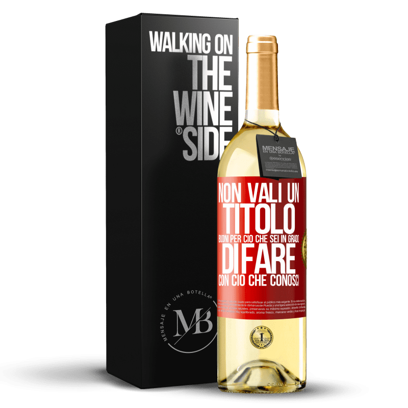 29,95 € Spedizione Gratuita | Vino bianco Edizione WHITE Non vali un titolo. Buoni per ciò che sei in grado di fare con ciò che conosci Etichetta Rossa. Etichetta personalizzabile Vino giovane Raccogliere 2024 Verdejo