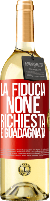 29,95 € | Vino bianco Edizione WHITE La fiducia non è richiesta, è guadagnata Etichetta Rossa. Etichetta personalizzabile Vino giovane Raccogliere 2024 Verdejo