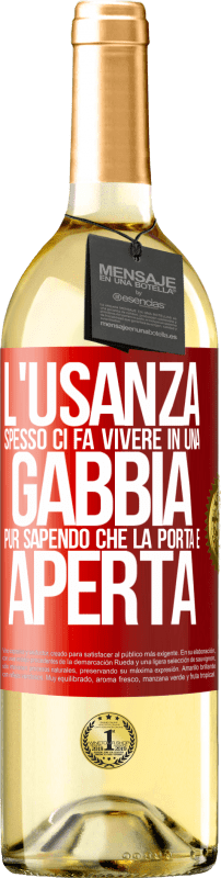 29,95 € | Vino bianco Edizione WHITE L'usanza spesso ci fa vivere in una gabbia pur sapendo che la porta è aperta Etichetta Rossa. Etichetta personalizzabile Vino giovane Raccogliere 2024 Verdejo