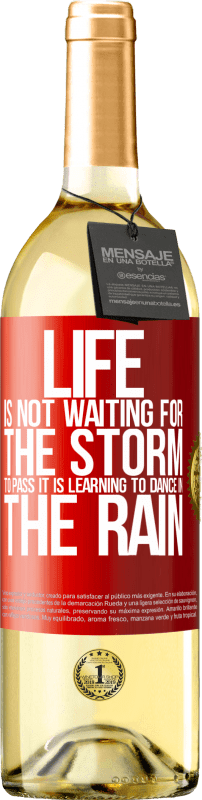 29,95 € | Белое вино Издание WHITE Жизнь не ждет, когда буря пройдет. Учится танцевать под дождем Красная метка. Настраиваемая этикетка Молодое вино Урожай 2023 Verdejo