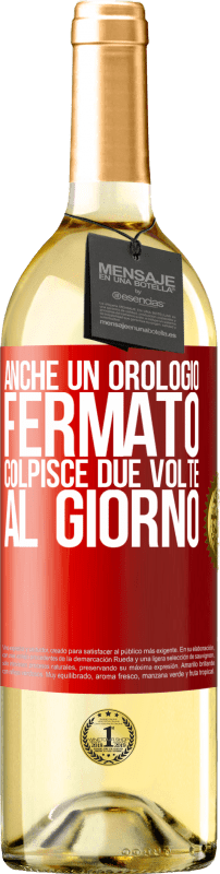 29,95 € Spedizione Gratuita | Vino bianco Edizione WHITE Anche un orologio fermato colpisce due volte al giorno Etichetta Rossa. Etichetta personalizzabile Vino giovane Raccogliere 2025 Verdejo