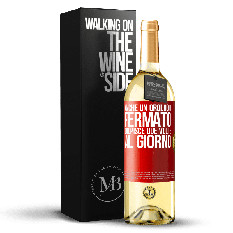 29,95 € Spedizione Gratuita | Vino bianco Edizione WHITE Anche un orologio fermato colpisce due volte al giorno Etichetta Rossa. Etichetta personalizzabile Vino giovane Raccogliere 2024 Verdejo