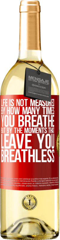29,95 € Бесплатная доставка | Белое вино Издание WHITE Жизнь измеряется не временем, которым вы дышите, а моментами, которые заставляют вас задыхаться Красная метка. Настраиваемая этикетка Молодое вино Урожай 2023 Verdejo