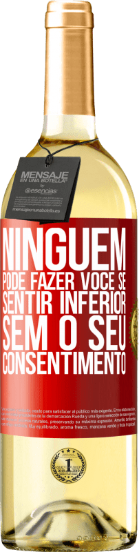 29,95 € Envio grátis | Vinho branco Edição WHITE Ninguém pode fazer você se sentir inferior sem o seu consentimento Etiqueta Vermelha. Etiqueta personalizável Vinho jovem Colheita 2025 Verdejo