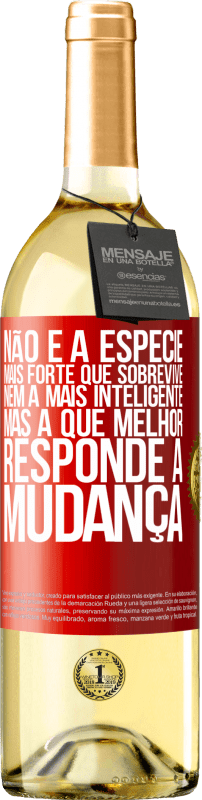 29,95 € | Vinho branco Edição WHITE Não é a espécie mais forte que sobrevive, nem a mais inteligente, mas a que melhor responde à mudança Etiqueta Vermelha. Etiqueta personalizável Vinho jovem Colheita 2025 Verdejo