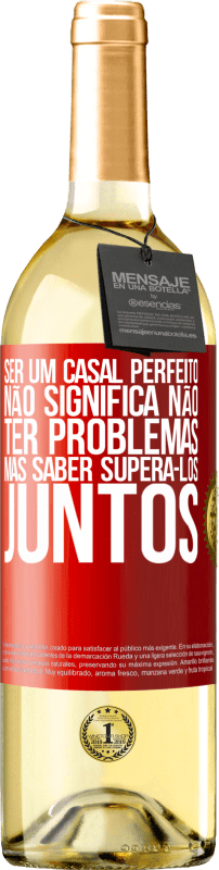 29,95 € | Vinho branco Edição WHITE Ser um casal perfeito não significa não ter problemas, mas saber superá-los juntos Etiqueta Vermelha. Etiqueta personalizável Vinho jovem Colheita 2025 Verdejo